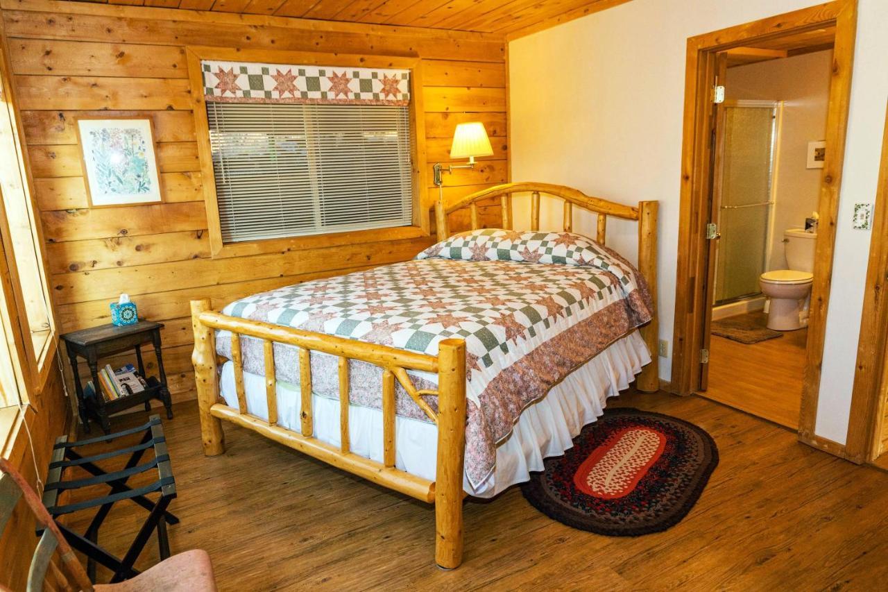 Juneberry Lodge Хоумър Екстериор снимка