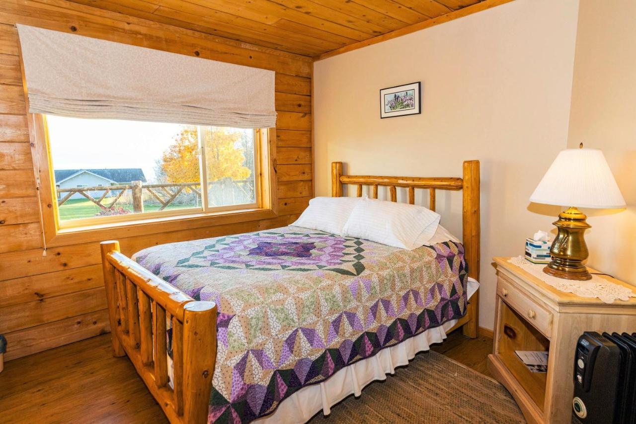 Juneberry Lodge Хоумър Екстериор снимка